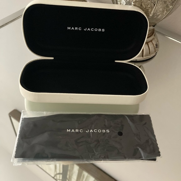 Marc Jacobs case - Picture 2 of 7